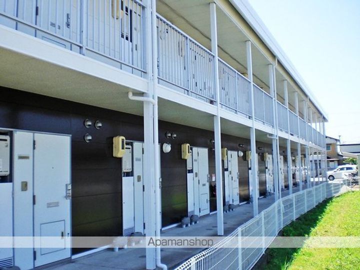 レオパレス外屋敷の玄関