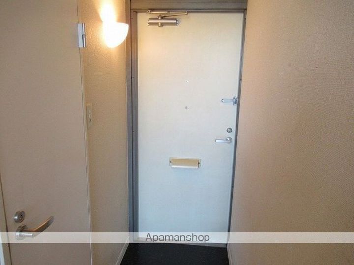 岩手県滝沢市室小路の賃貸アパートの玄関