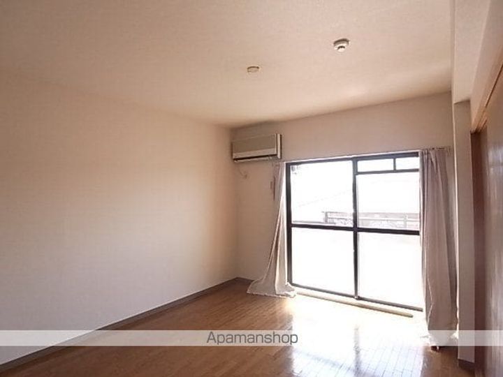 ストークマンションの居間