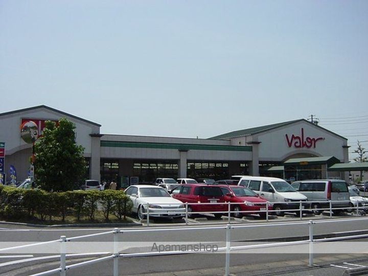 リヴィエール・ナワの周辺