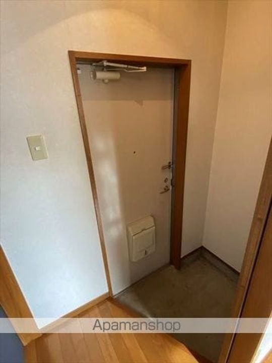 クレセントあべ101の玄関