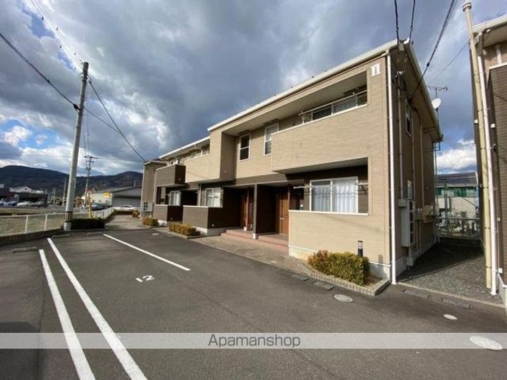 香川県高松市鶴市町の賃貸アパートの外観