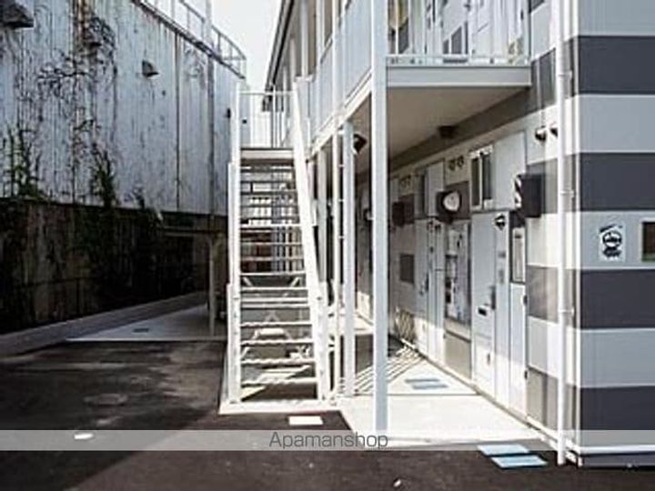 レオパレス吉野川204の玄関