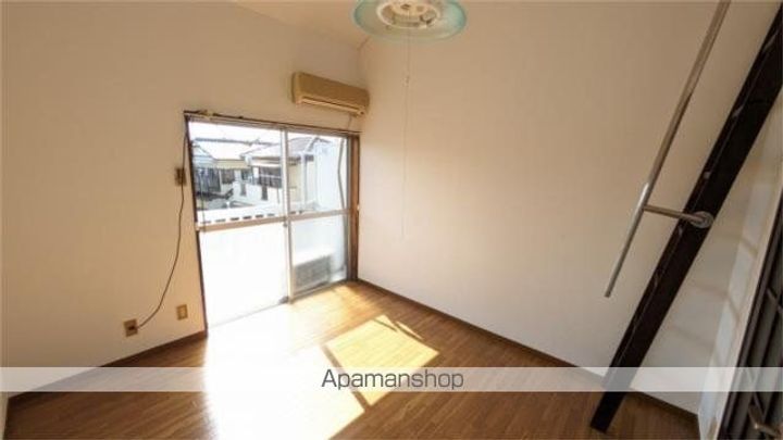 ウォールデン御門台B204の居間