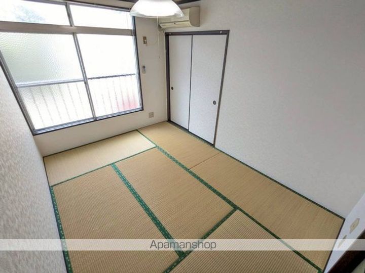 メゾン西小岩B棟203の居間