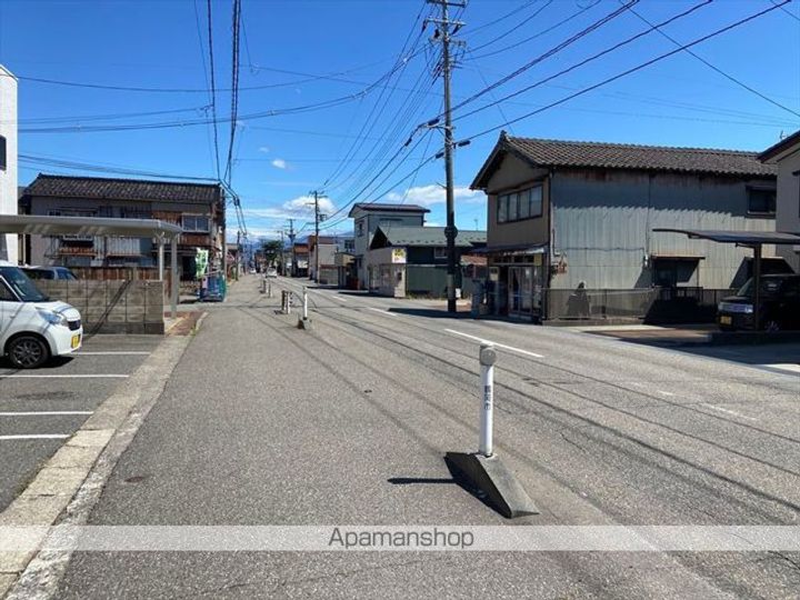 サンモール・N102の周辺