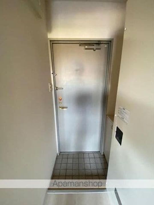 香川県高松市伏石町の賃貸アパートの玄関