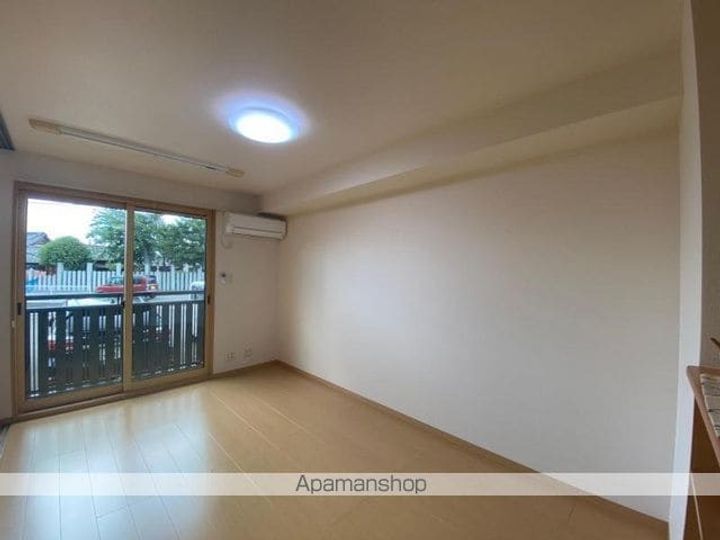 香川県高松市西ハゼ町の賃貸アパートの居間