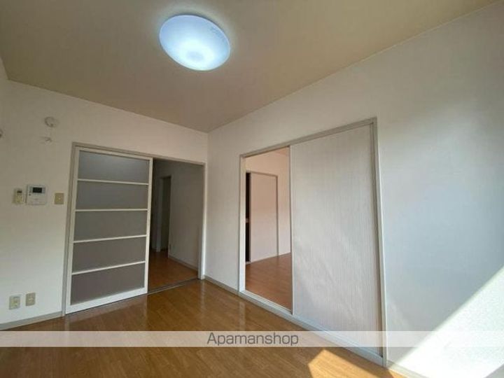 ロイヤルガーデン紙町の内装