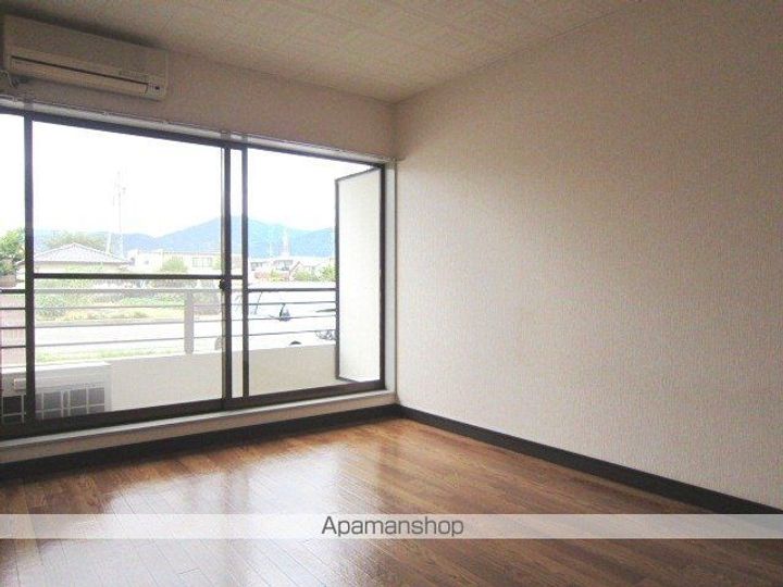 長野県長野市松岡1丁目の賃貸マンションの居間