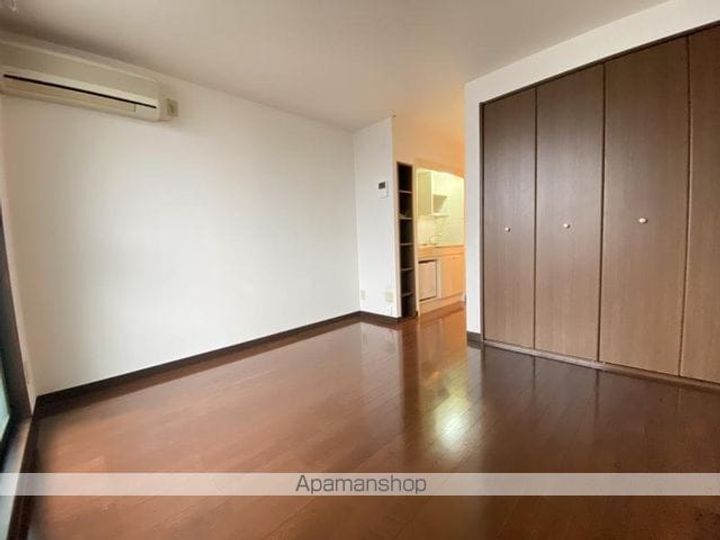 シュクレ藤塚302の居間