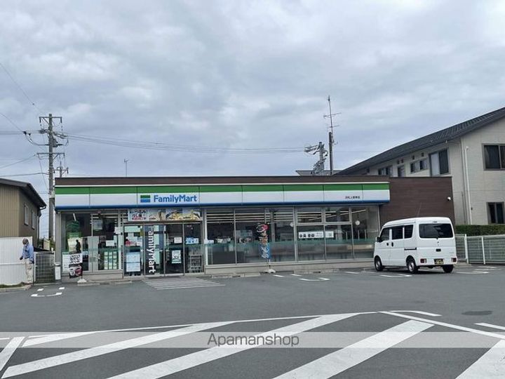 レオパレストルネードの周辺