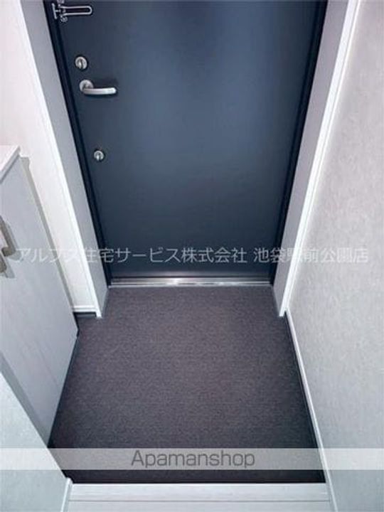 早稲田鶴巻町IMAハウスの玄関