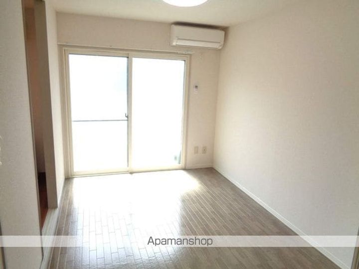 フレグランスK A棟102の居間