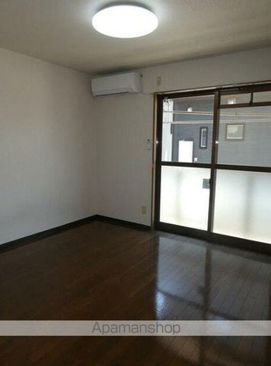 埼玉県上尾市大字瓦葺の賃貸アパートの居間