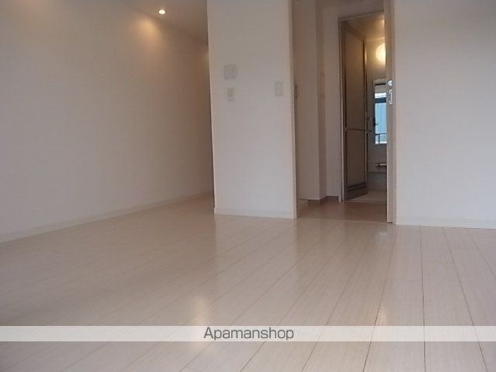 グラン・アベニュー 栄の居間