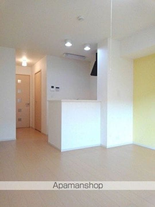 徳島県徳島市北島田町1丁目の賃貸アパートの居間