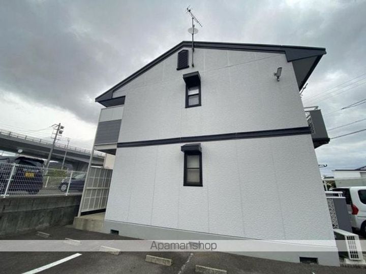 シャトル西春日 B棟の外観