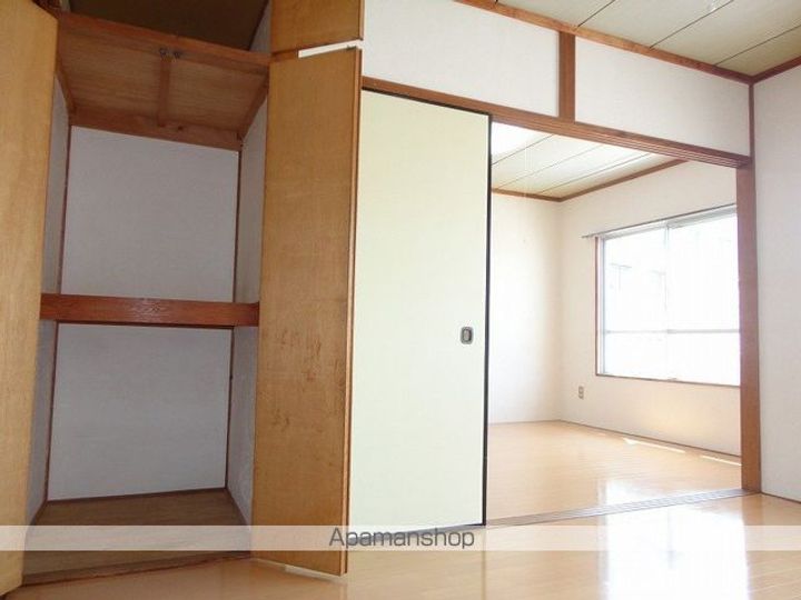 マンション岡の内装