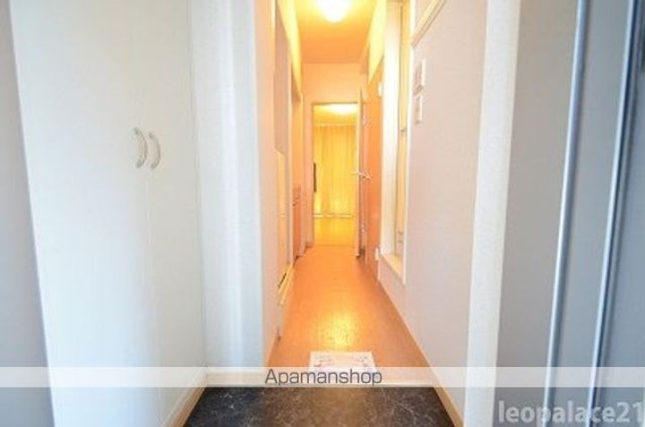 レオパレス希望 WISH104の玄関