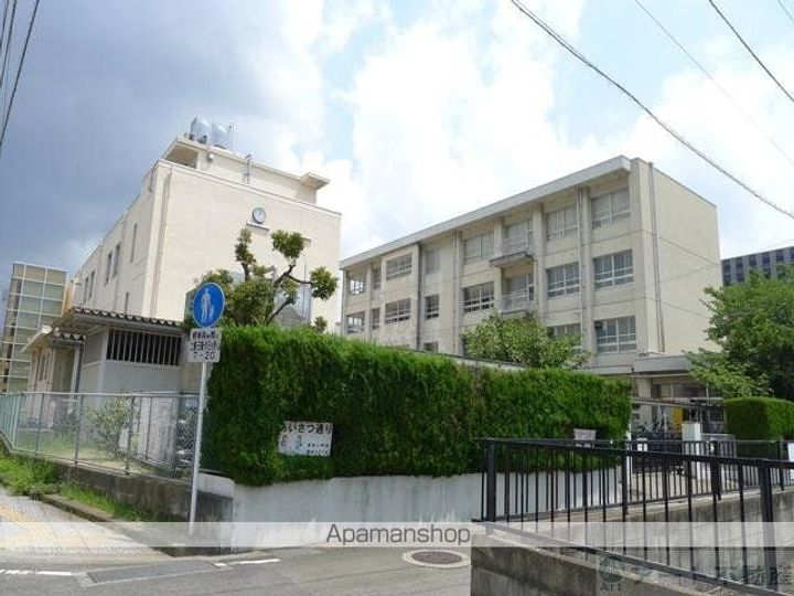 愛媛県松山市山越1丁目の賃貸アパートの周辺