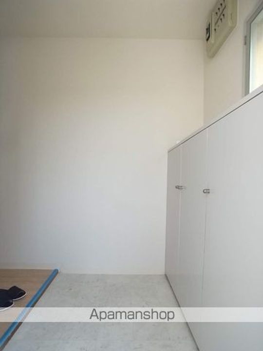 東京都八王子市大和田町5丁目の賃貸マンションの玄関