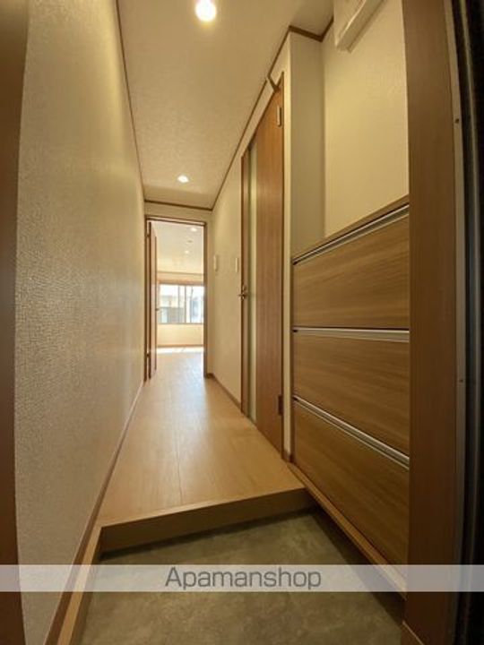 東京都福生市大字福生の賃貸アパートの玄関