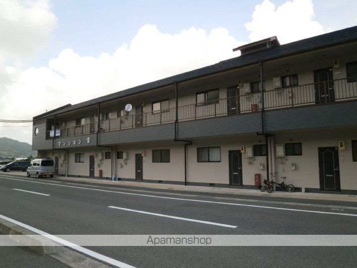 マンション吉8の外観