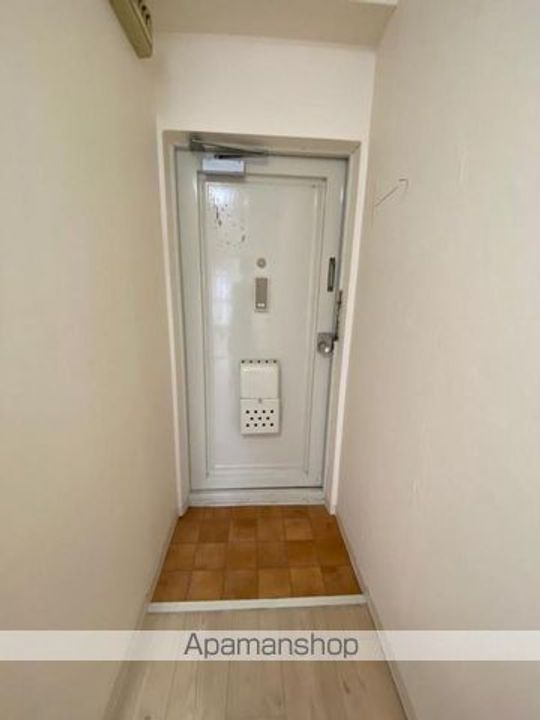 幸マンションの玄関