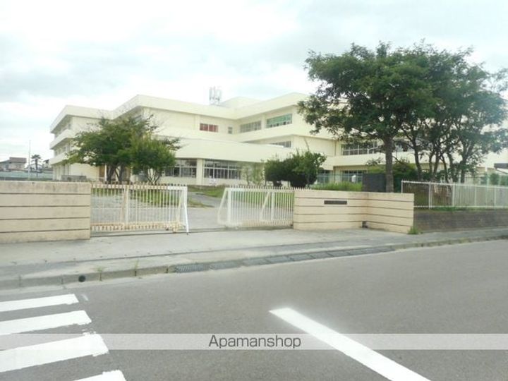 サンチェリー25503の周辺