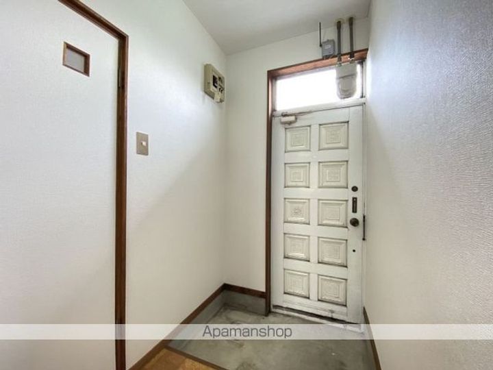 コンフレール美原205の玄関