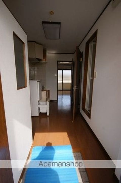 市ハイツの玄関