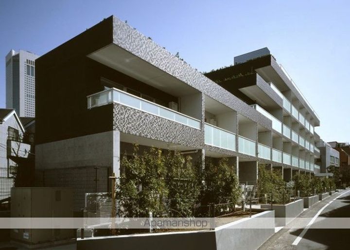 東京都渋谷区本町1丁目の賃貸マンションの外観