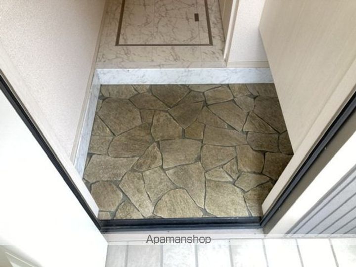 AGE 美和201の玄関