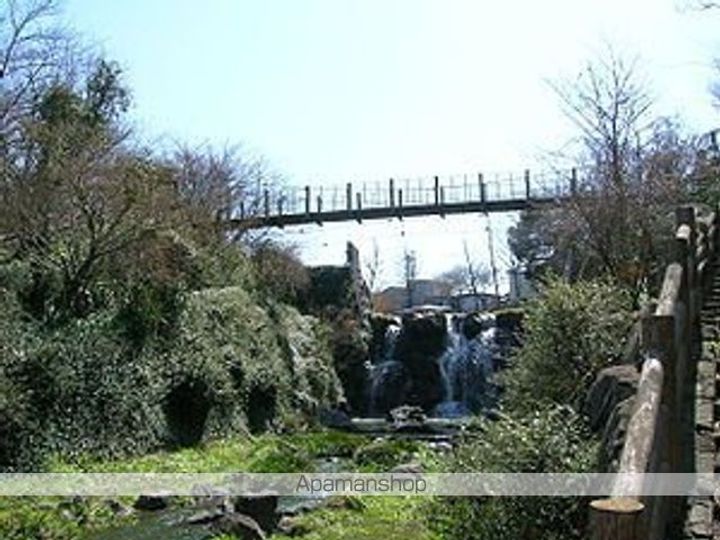 ウヴェルテュールの周辺