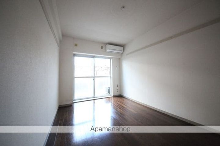 ビレッジコア八王子の居間