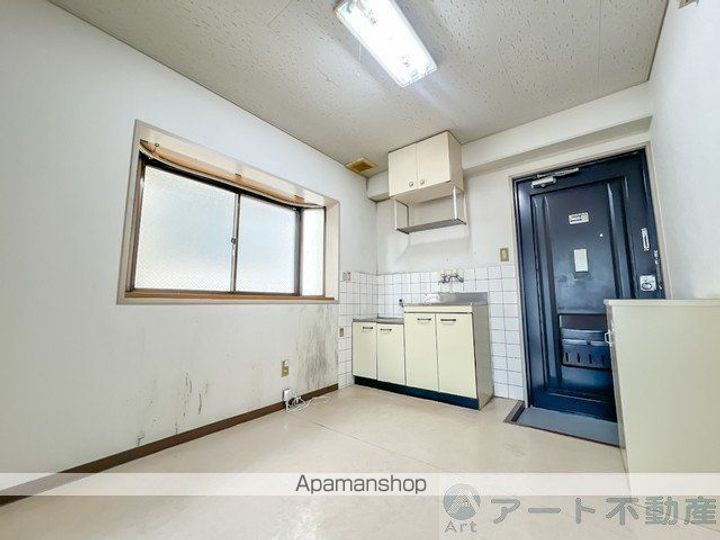 愛媛県松山市鷹子町の賃貸マンションの居間