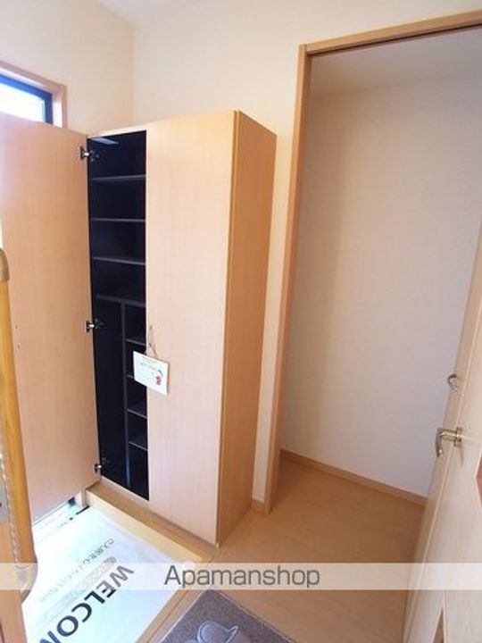 茨城県つくば市小野川の賃貸アパートの玄関