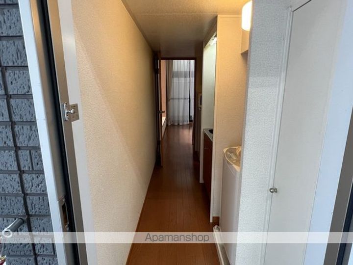 神奈川県横浜市神奈川区三ツ沢中町の賃貸アパートの玄関