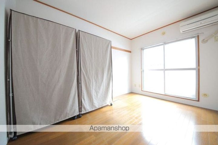 パークサイドかずみ105の居間