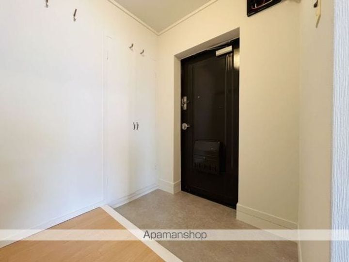 ヴィラナリー函館3号棟(ヴィラナリーハコダテサンゴウトウ)204の玄関