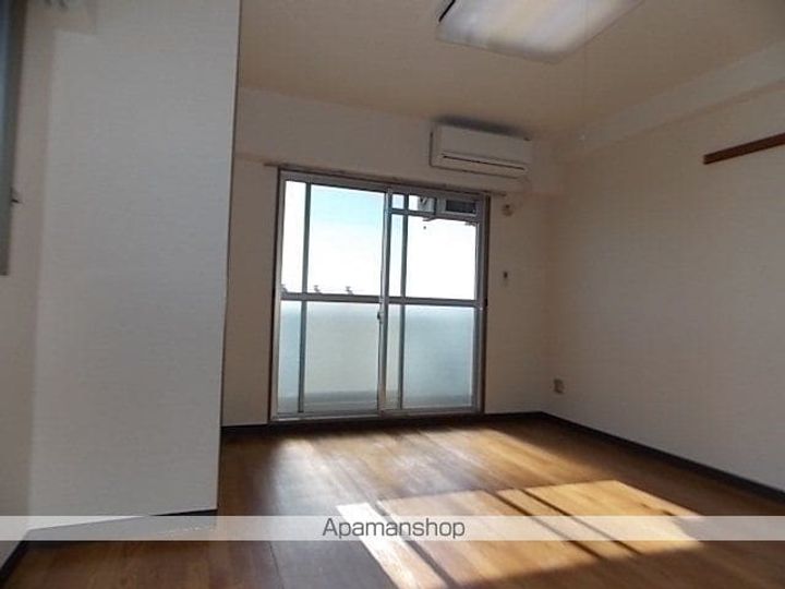 愛知県丹羽郡大口町余野1丁目の賃貸マンションの内装