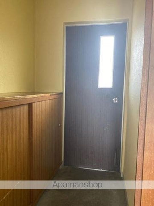 ピースレジデンス A・B棟B-10の玄関