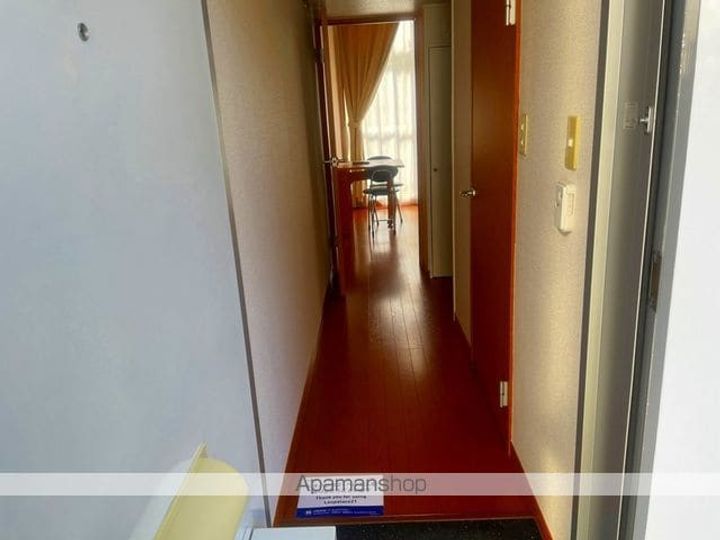 レオパレスセディの玄関