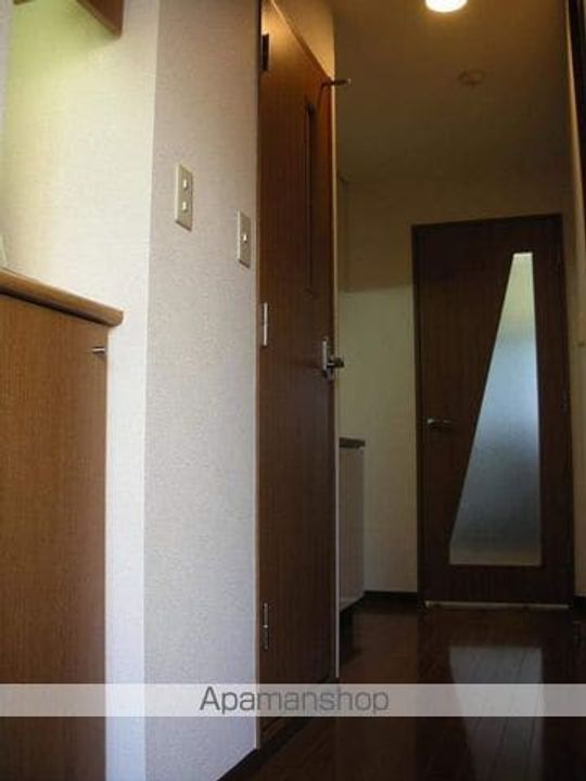グリフィン横浜・桜木町参番館701の玄関