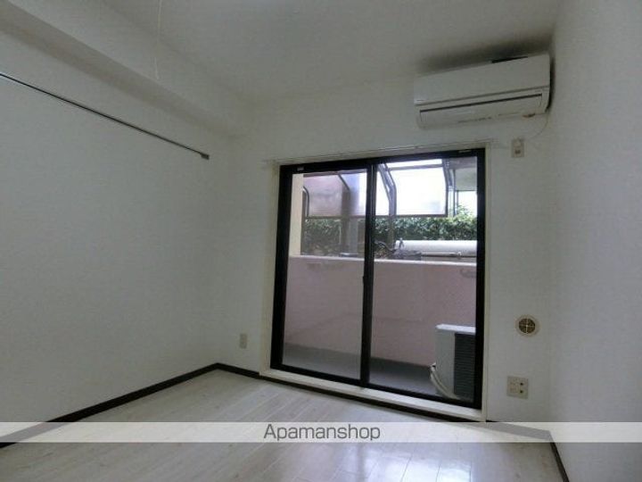 プレンディ南柏304号室の居間