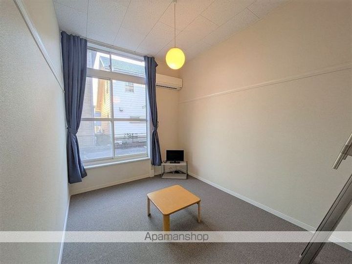 レオパレスMA MAISONの居間