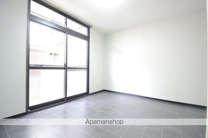 ガーデンハイツ102の居間