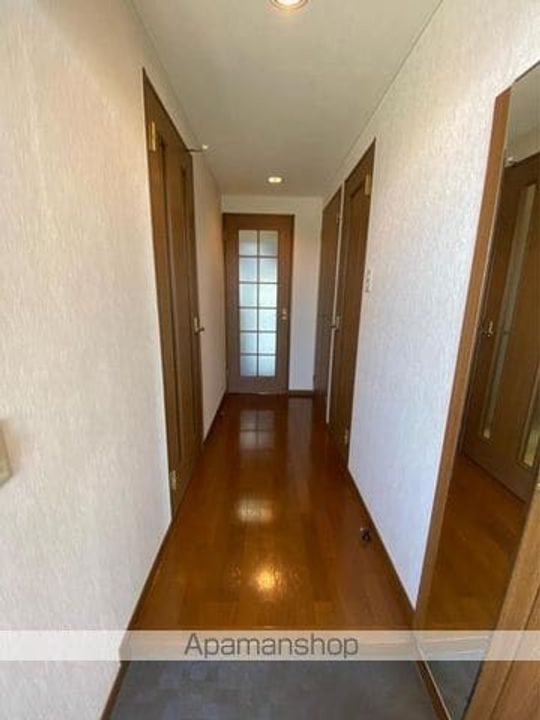 サウスプラザ六条205の玄関