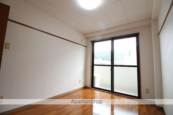 メゾン・ド・アニヴェルセル105の居間